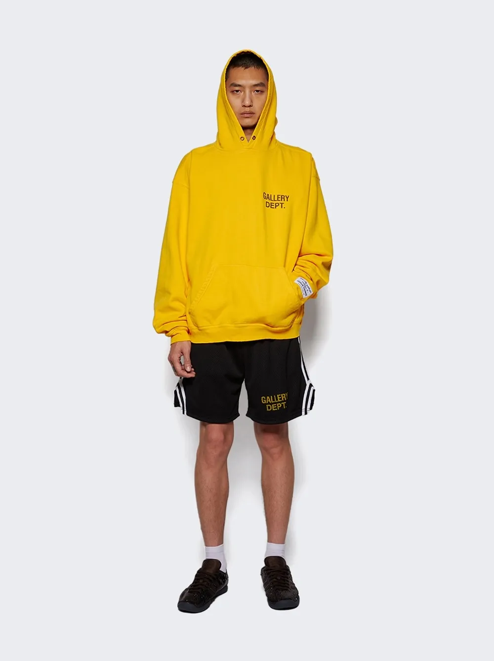 GALLERY DEPT. 90'S GD LOGO HOODIE 90's retro destruction yellow English hoodie Yellow S-XL Needs custom weaving and dyeing 500g high weight sweatshirt fabric Light fleece treatment on the inside Overall quite wide and comfortable Loose version Trendy and fashionable Same as the original version Water slurry non-touch printing process Original consistent hang tag with G LOGO hanging beads